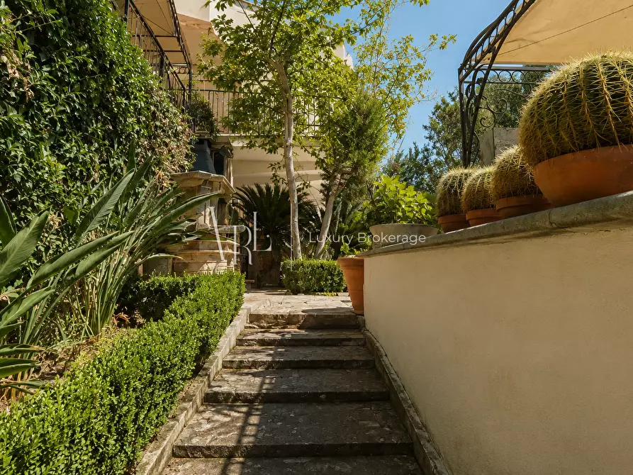 Immagine 5 di Villa in vendita  a Roma
