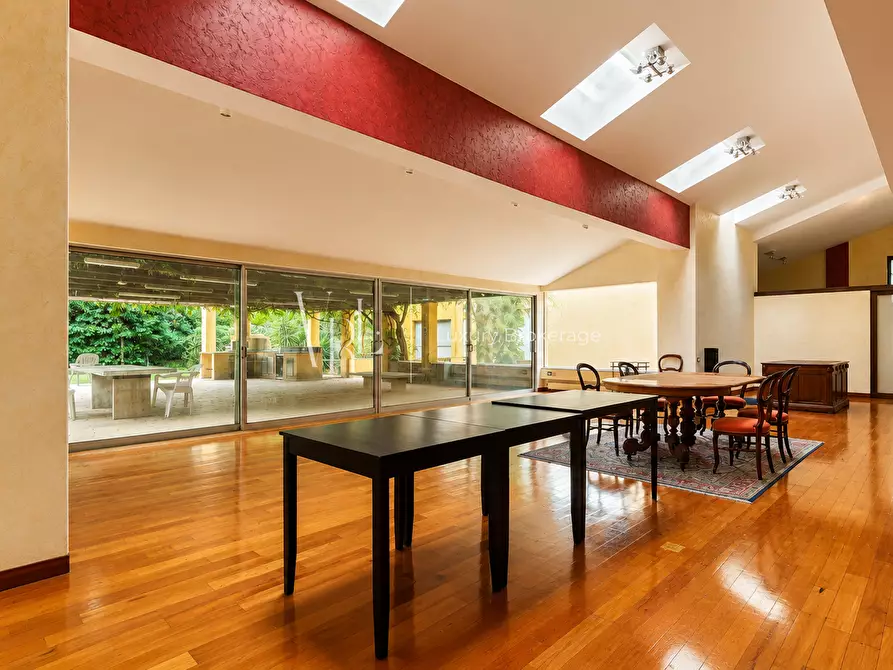 Immagine 8 di Villa in vendita  a Roma