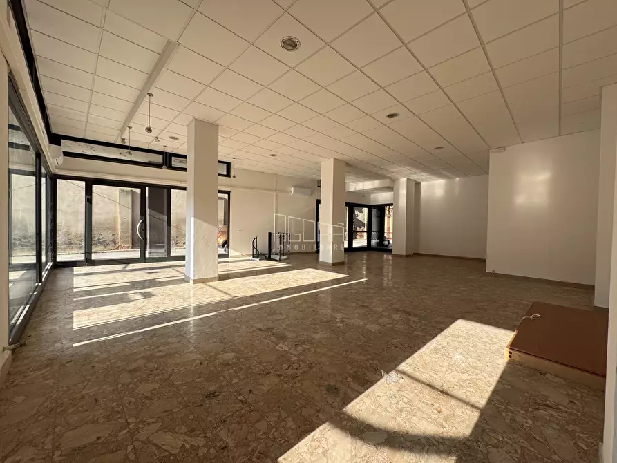 Immagine 2 di Locale commerciale in vendita  a Rovigo