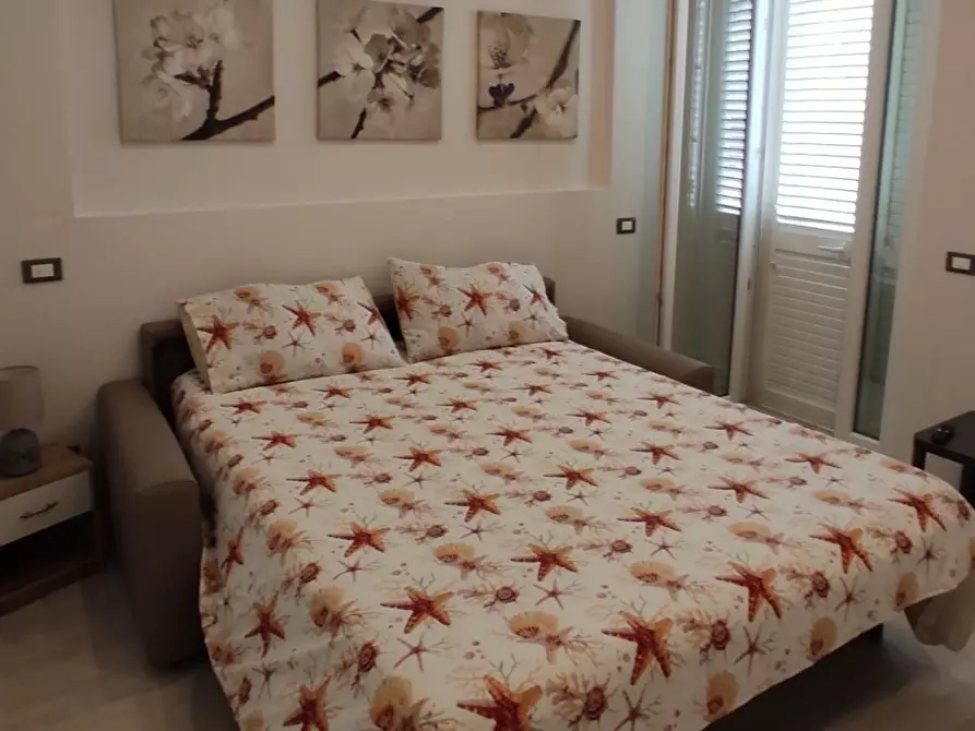 Immagine 1 di Bilocale in affitto  a Viareggio