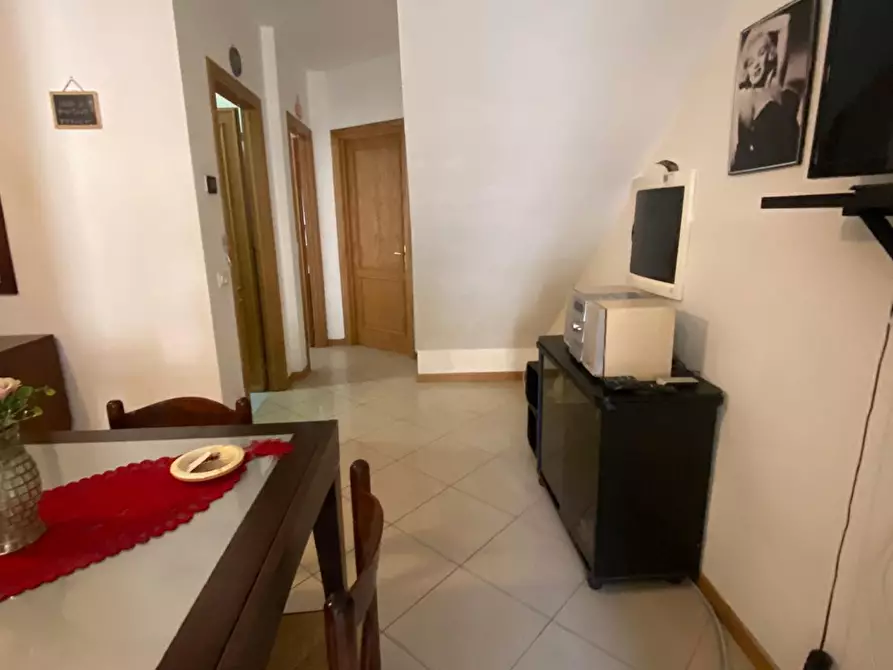 Immagine 6 di Trilocale in affitto  a Viareggio