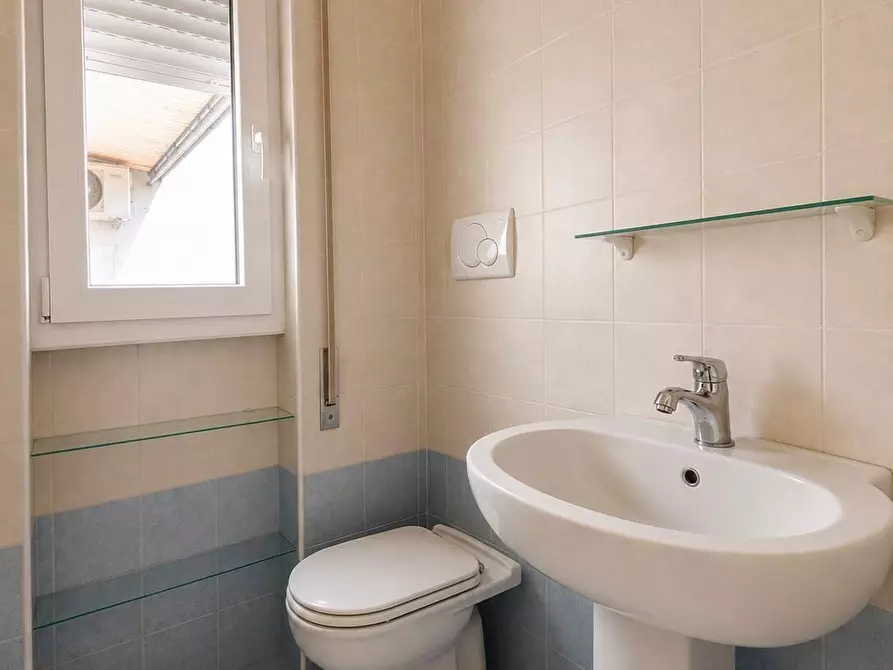 Immagine 10 di Porzione di casa in affitto  a Viareggio