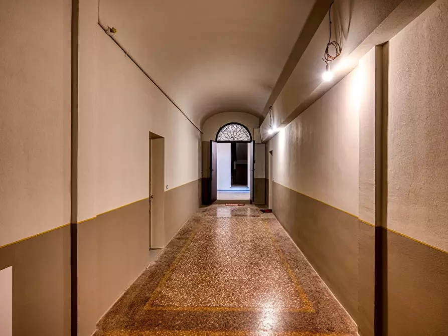 Immagine 9 di Quadrilocale in vendita  in Via Castiglione 91 a Bologna