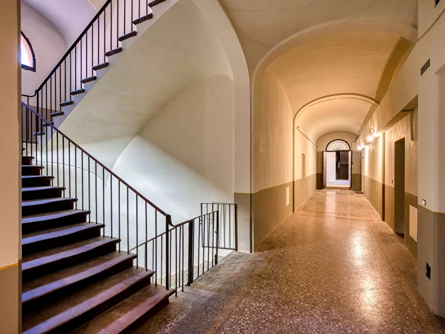 Immagine 7 di Quadrilocale in vendita  in Via Castiglione 91 a Bologna