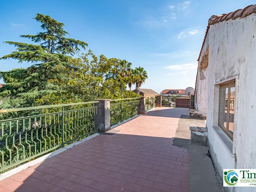 Immagine 41 di Villa in vendita  in Via Roma 29 a Sant'agata Li Battiati