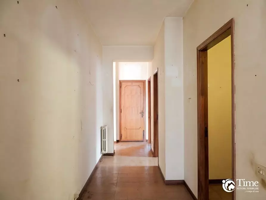 Immagine 14 di Pentalocale in vendita  in Via delle Azalee 13 a Misterbianco