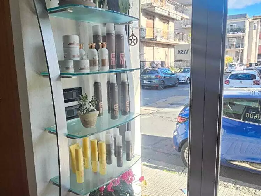 Immagine 18 di Attività commerciale in vendita  in Via Giuseppe de Felice 25 a Sant'agata Li Battiati