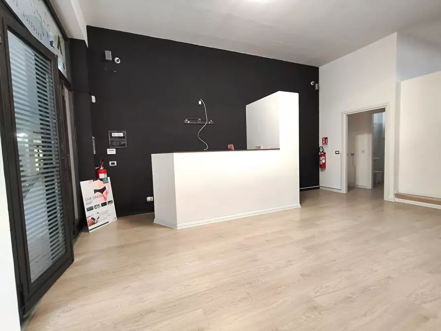 Immagine 10 di Locale commerciale in vendita  in Via Roma 193 a Mascalucia