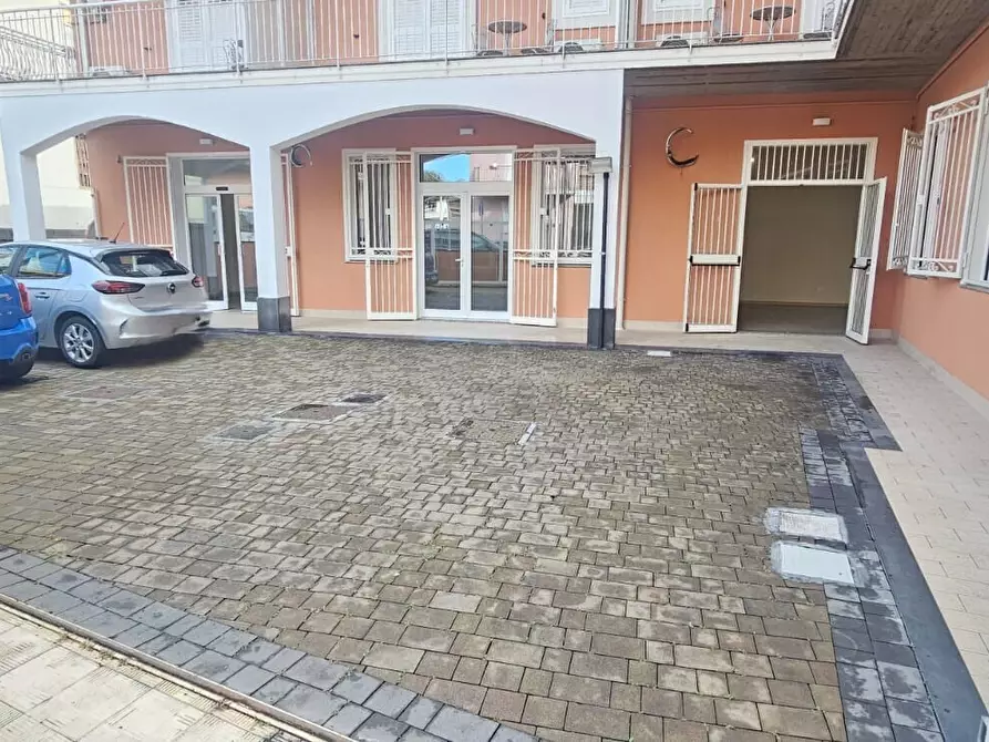 Immagine 22 di Attività artigianale in affitto  in Via Sciarelli 55 a Aci Castello