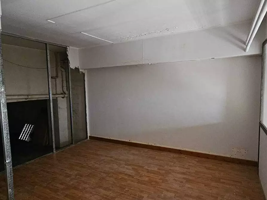Immagine 10 di Magazzino in affitto  in Via Antonio Gramsci 59 a Gravina Di Catania