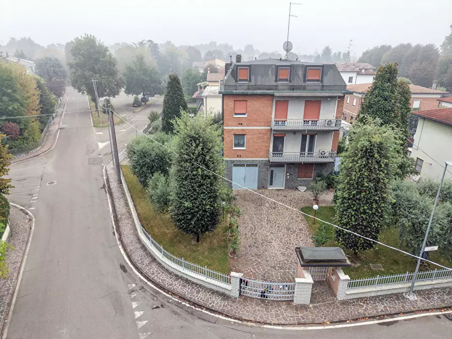 Immagine 1 di Casa trifamiliare in vendita  a Modena