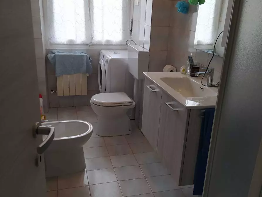 Immagine 10 di Bilocale in vendita  in Via Santhià 49 a Torino