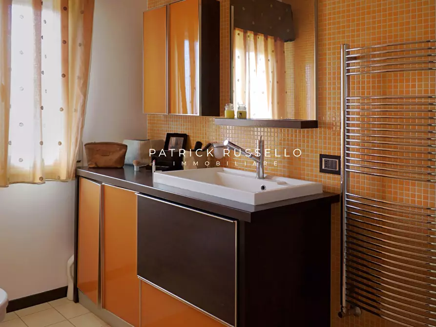 Immagine 24 di Trilocale in vendita  in Via Lupi, 37 a Gela