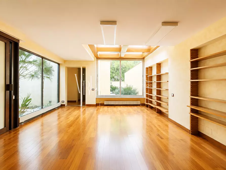 Immagine 14 di Villa in vendita  a Roma