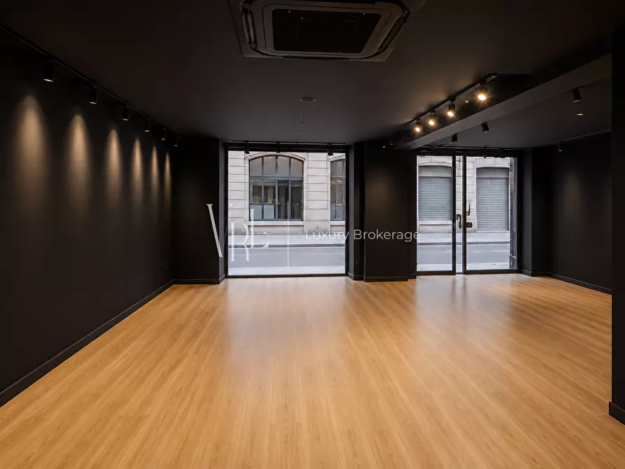 Immagine 5 di Locale commerciale in affitto  a Roma