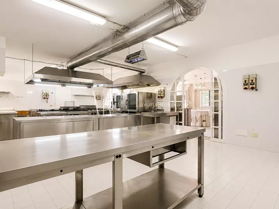 Immagine 34 di Villa in vendita  a Roma