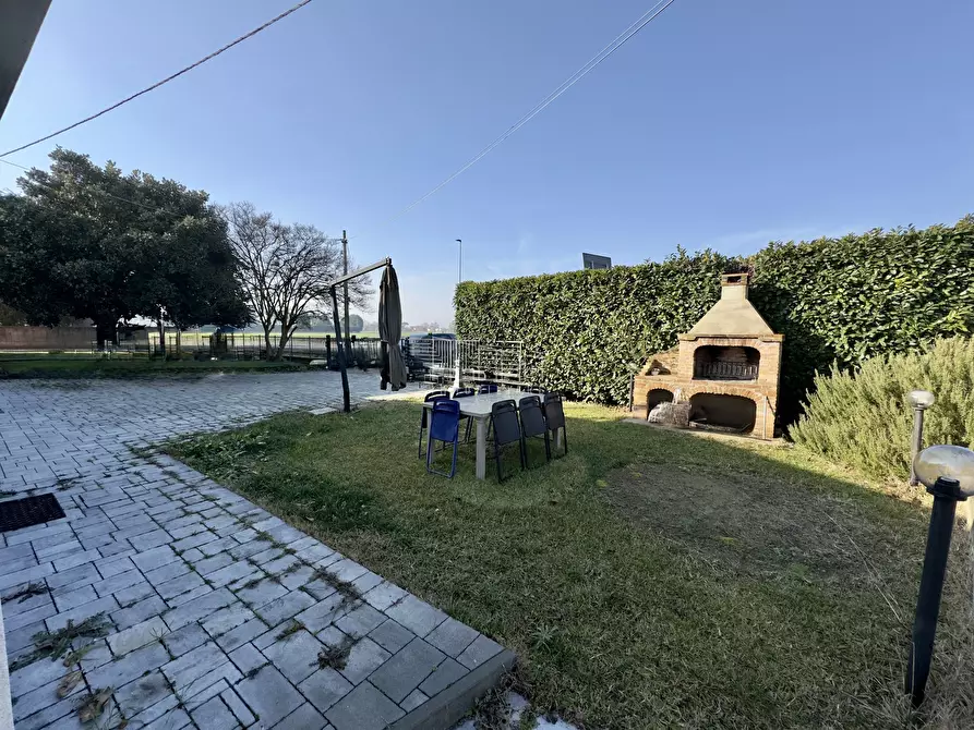 Immagine 26 di Villa in vendita  in Viale dei Mille 160 a Rovigo