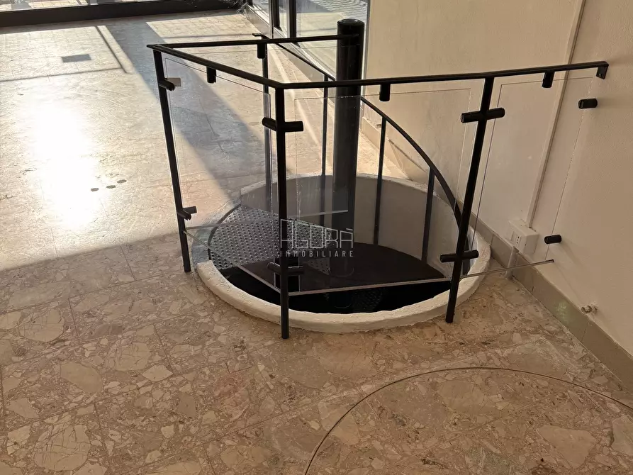 Immagine 4 di Locale commerciale in affitto  a Rovigo