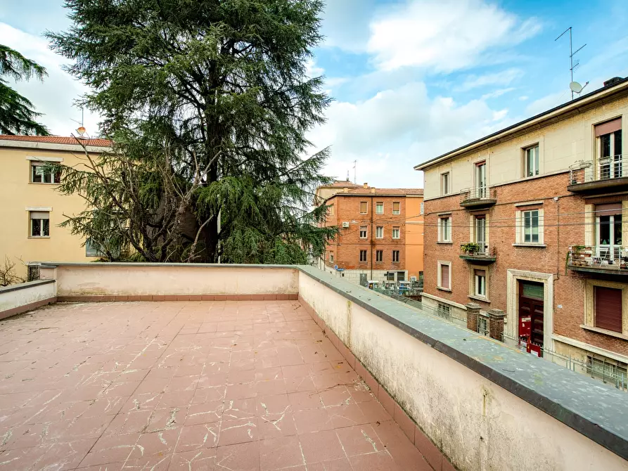 Immagine 3 di Quadrilocale in vendita  in Via Castiglione 91 a Bologna