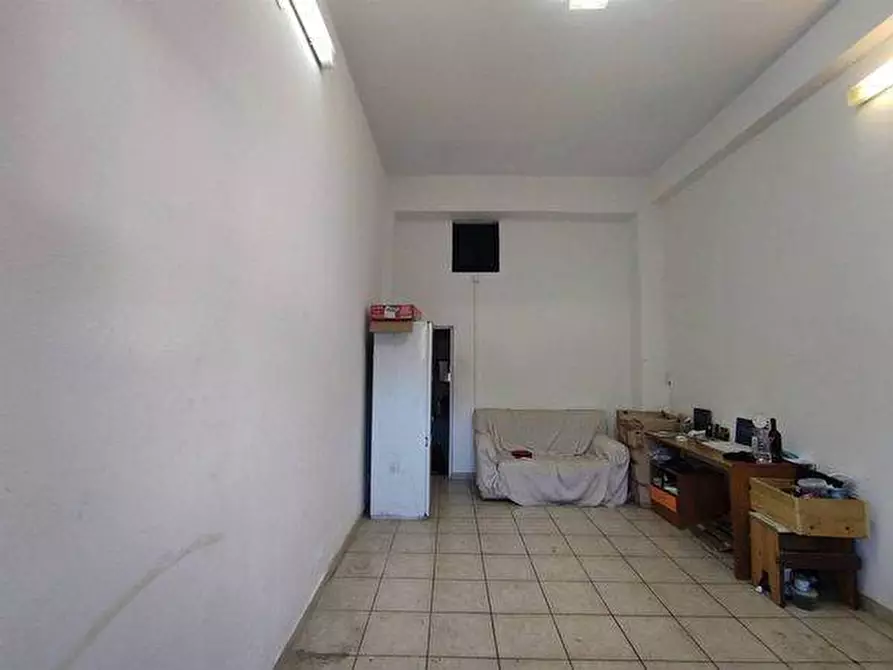Immagine 6 di Locale commerciale in vendita  a Catania
