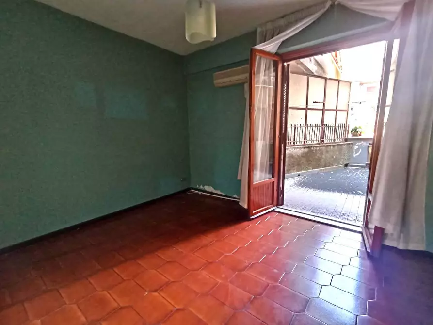 Immagine 21 di Trilocale in vendita  a Aci Castello