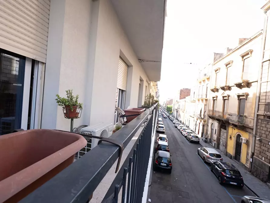 Immagine 38 di Pentalocale in vendita  in Via Caronda 178 a Catania