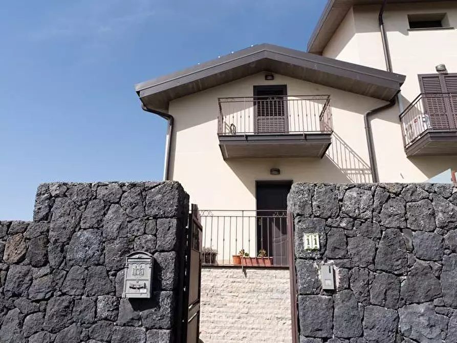 Immagine 3 di Casa bifamiliare in vendita  in Via Catanzaro 11 a San Giovanni La Punta
