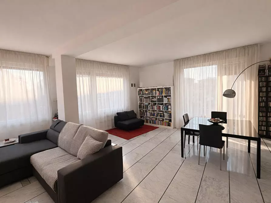 Immagine 1 di Trilocale in vendita  a Modena