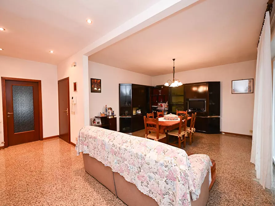 Immagine 3 di Casa trifamiliare in vendita  a Modena