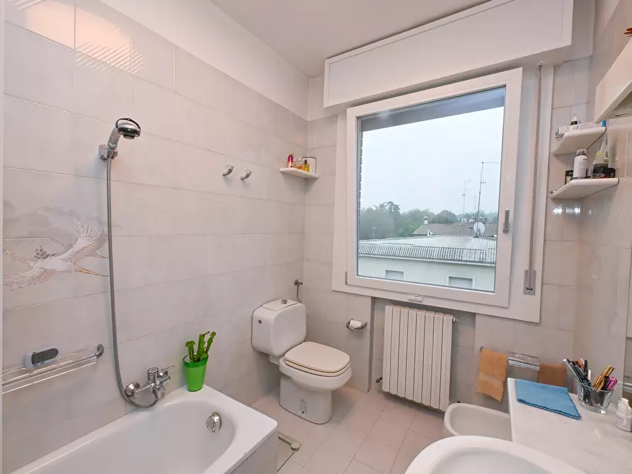 Immagine 10 di Casa trifamiliare in vendita  a Modena