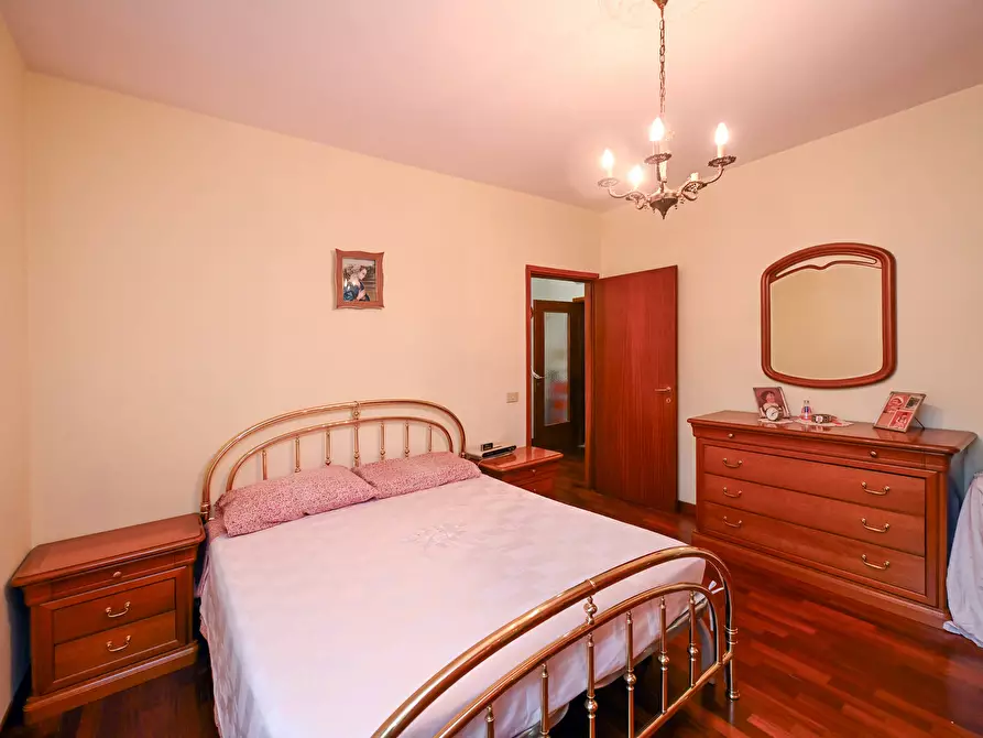 Immagine 5 di Casa trifamiliare in vendita  a Modena