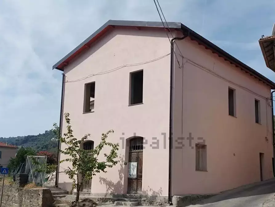Immagine 1 di Rustico / casale in vendita  in Piazza Mazzini 11 a Camporosso