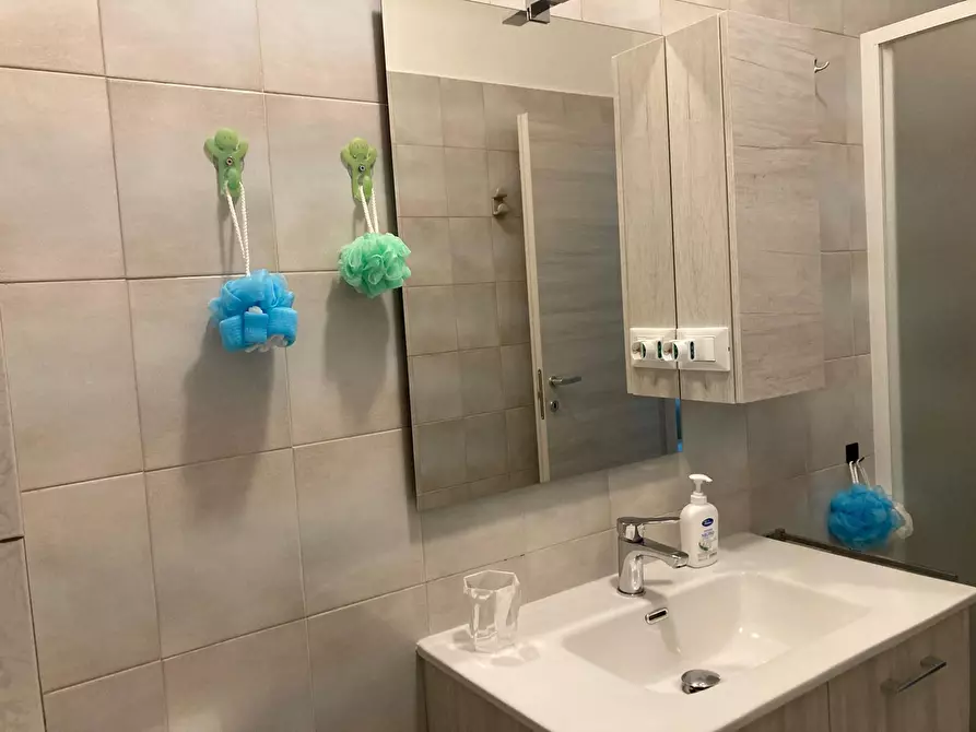 Immagine 12 di Bilocale in vendita  in Via Santhià 49 a Torino