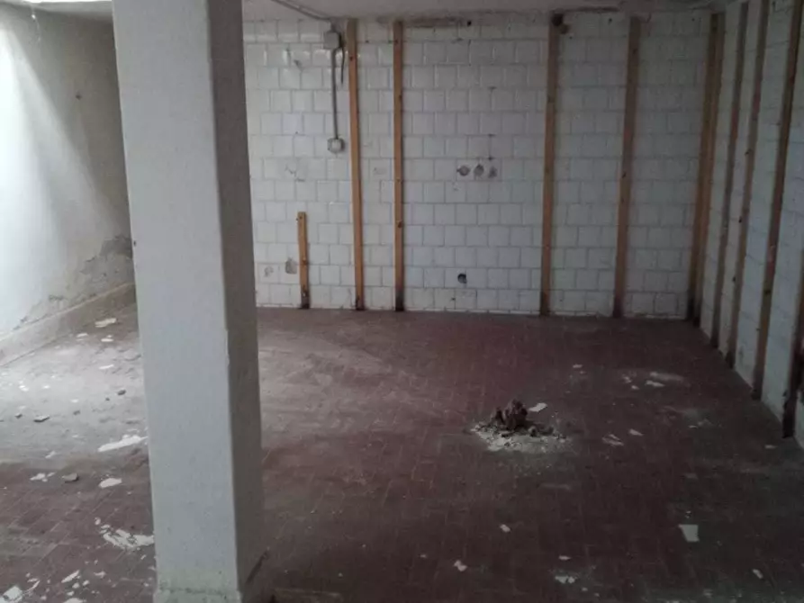 Immagine 2 di Showroom in vendita  in Via Arziglia 111 a Bordighera