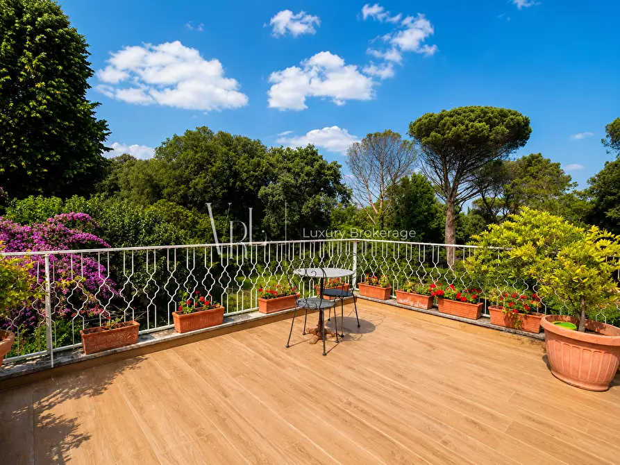 Immagine 15 di Villa in vendita  a Roma