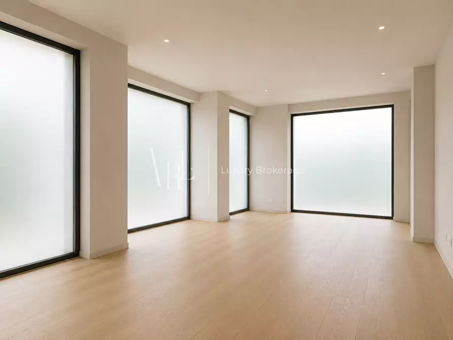 Immagine 11 di Villa in vendita  a Roma