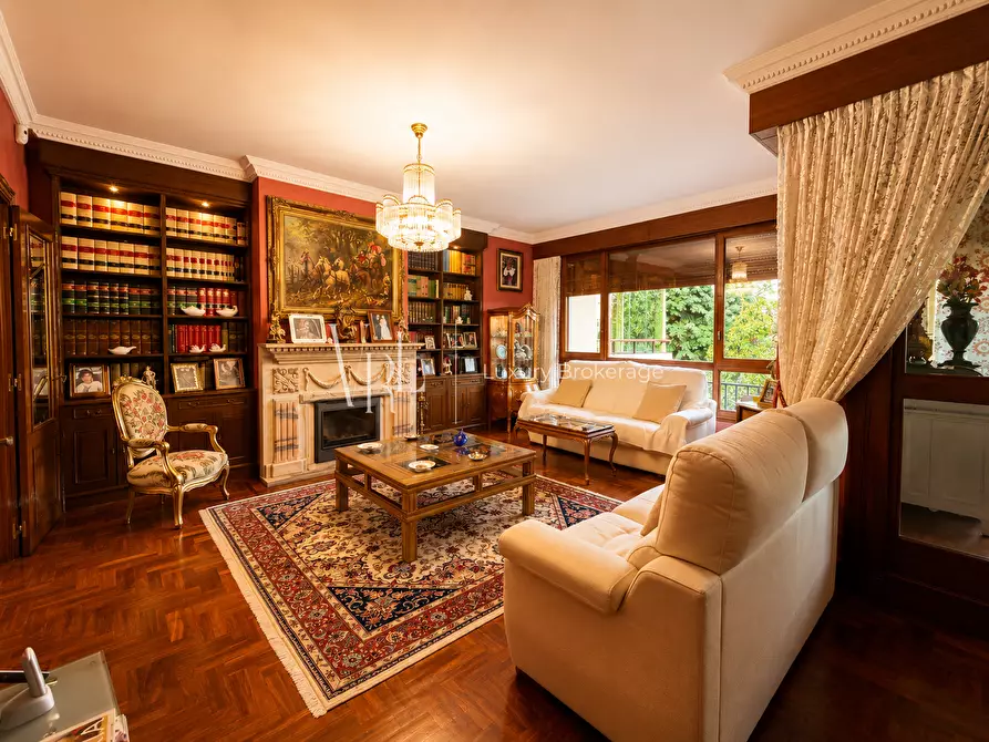 Immagine 11 di Villa in vendita  a Roma