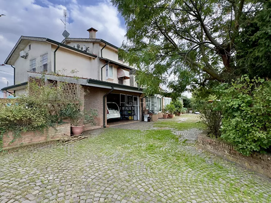 Immagine 1 di Villa in vendita  in Via Santa Lucia 283 a Arqua' Polesine