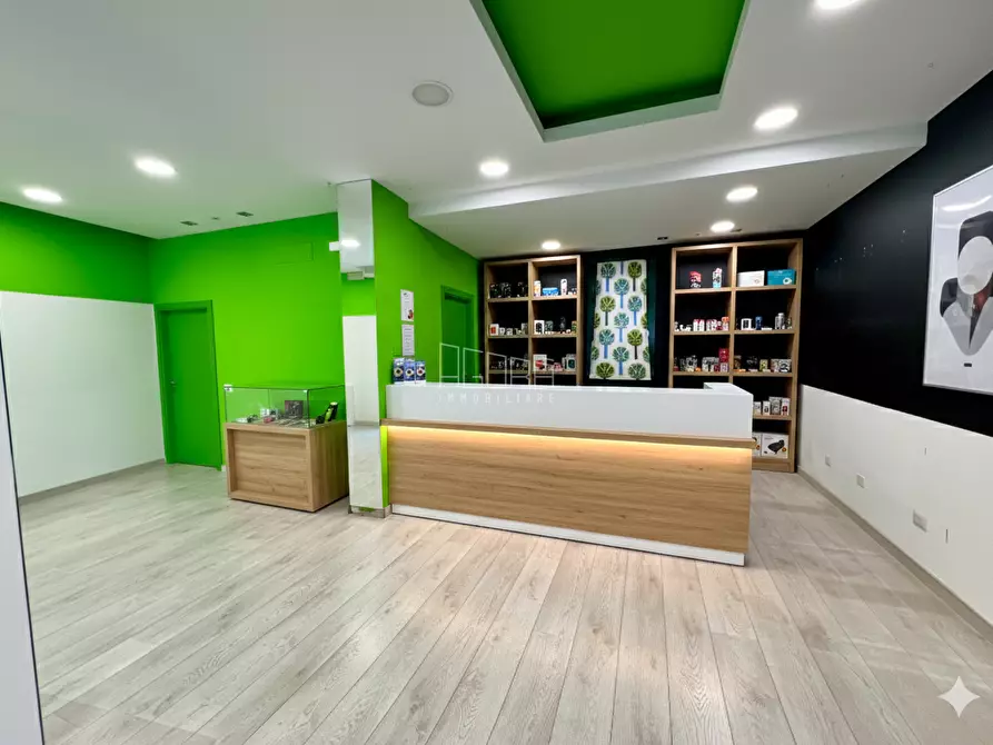 Immagine 1 di Locale commerciale in vendita  in Via Umberto I 1958 a Rovigo