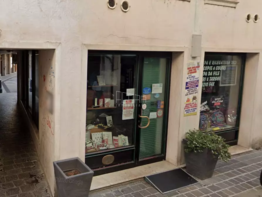 Immagine 1 di Locale commerciale in vendita  in Via Nino Bedendo 14 a Rovigo