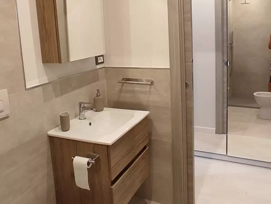 Immagine 12 di Bilocale in affitto  a Viareggio