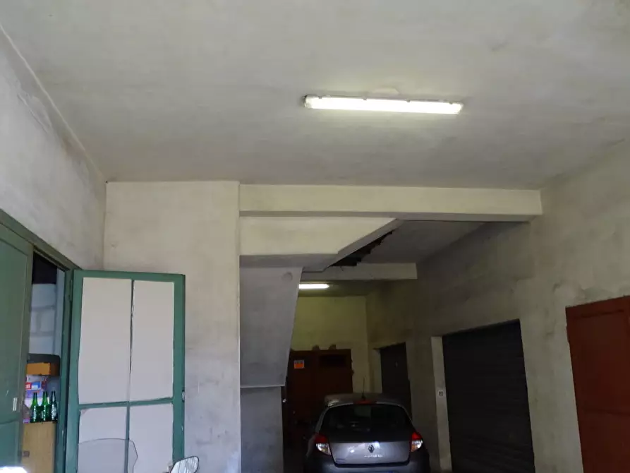 Immagine 3 di Garage in vendita  in Via Calvario a San Pietro Clarenza