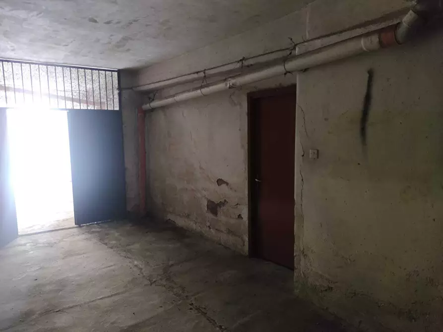 Immagine 5 di Garage in vendita  in Via Ficarazzi 15 a Catania