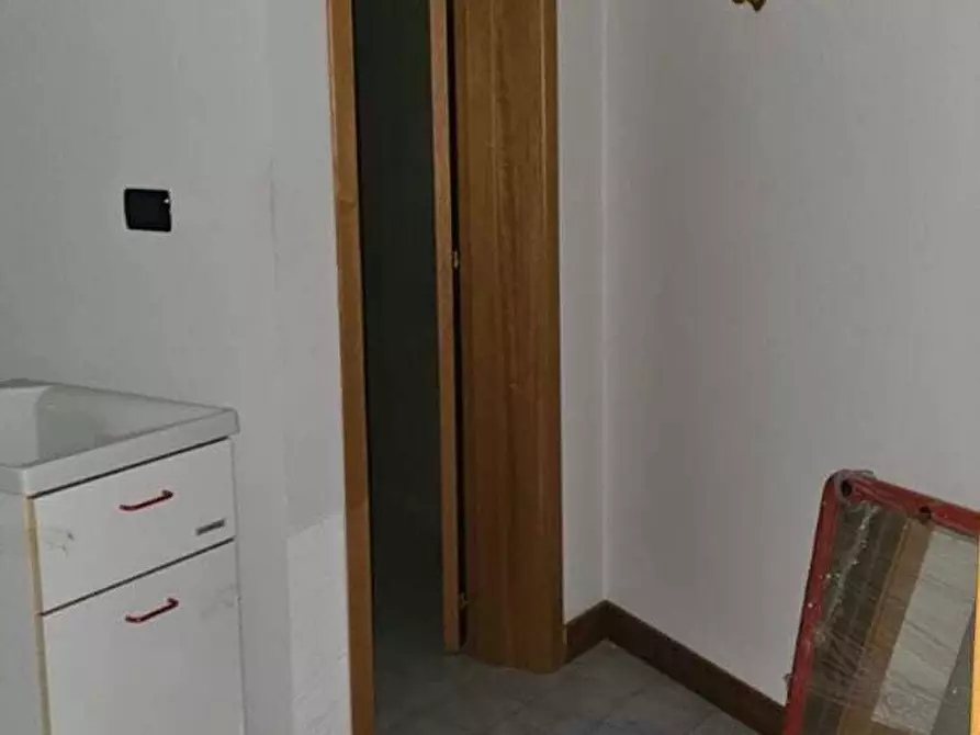 Immagine 3 di Magazzino in affitto  in Via Antonio Gramsci 59 a Gravina Di Catania