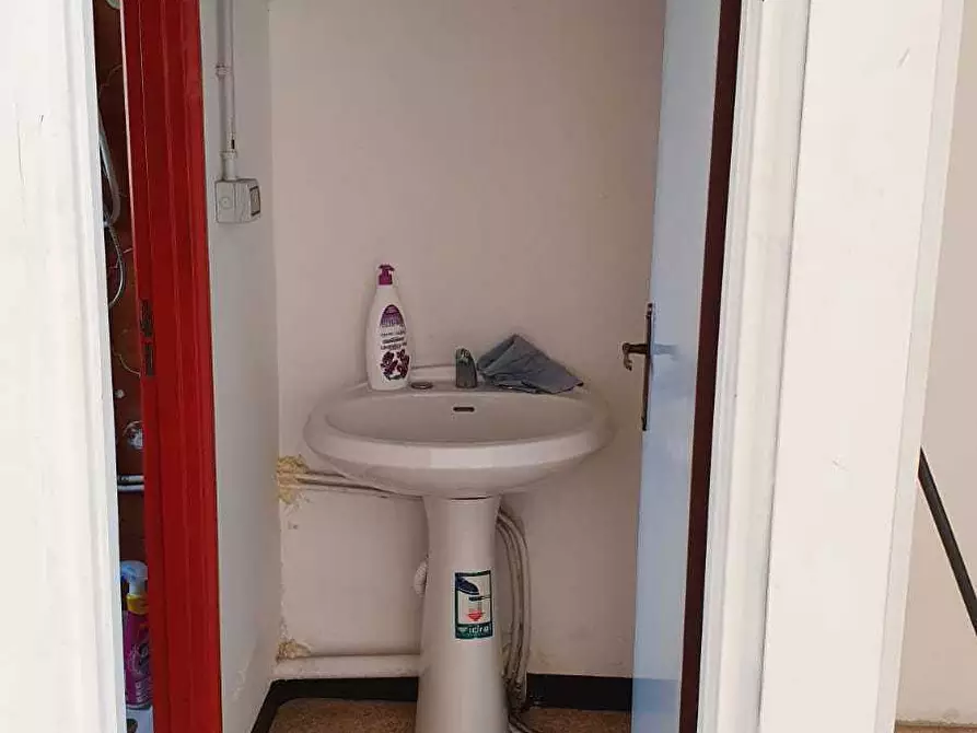 Immagine 5 di Attività artigianale in vendita  in Via Pier Santi Mattarella 2 a Belpasso