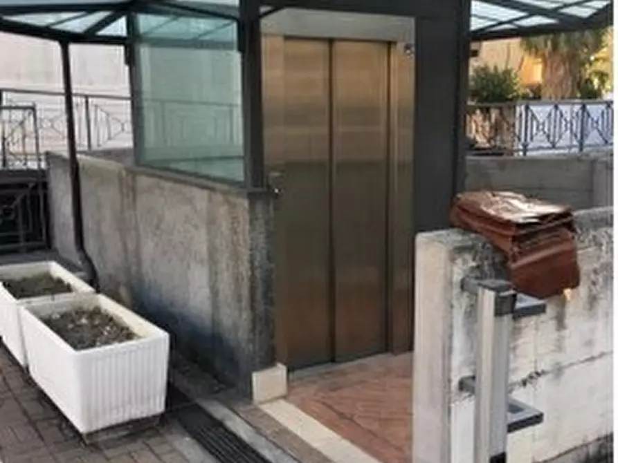 Immagine 29 di Quadrilocale in vendita  in Lungomare Argentina 10 a Bordighera