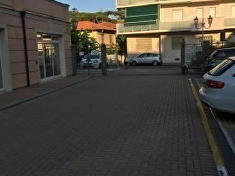Immagine 30 di Quadrilocale in vendita  in Lungomare Argentina 10 a Bordighera