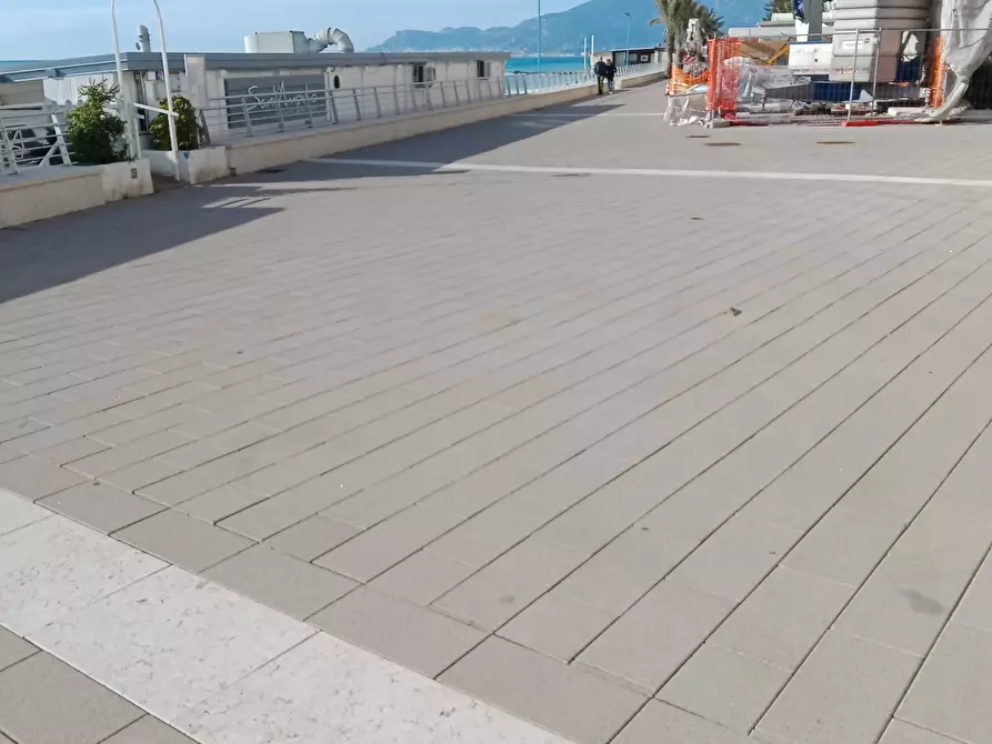 Immagine 13 di Quadrilocale in vendita  in Lungomare Argentina 10 a Bordighera