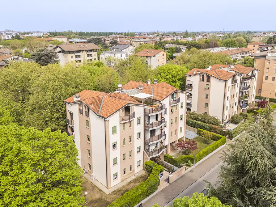 Immagine 22 di Quadrilocale in vendita  in Piazza Lubiana 4863 a Parma