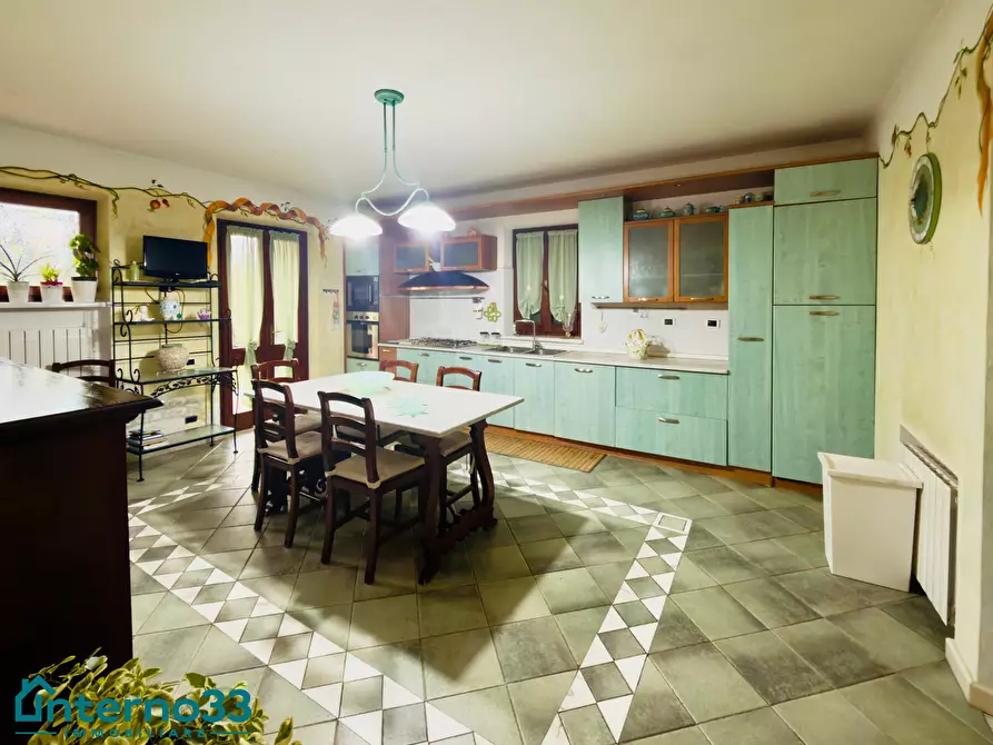 Immagine 10 di Villa in vendita  in Via Isola 51 a Ortonovo